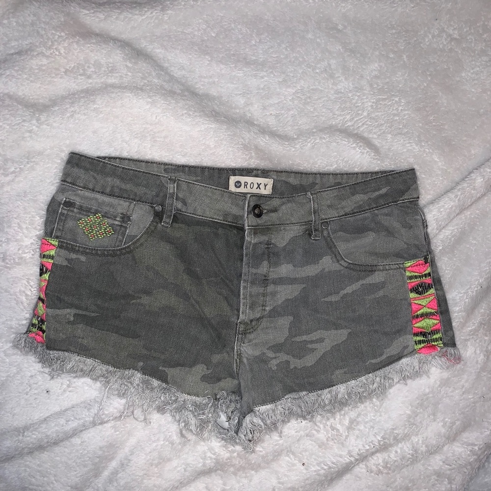 Camo side detailed rocy jean shorts